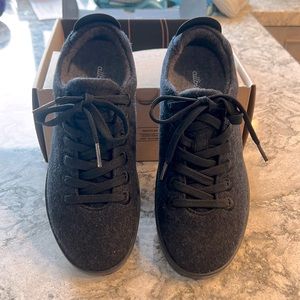 Wool Pipers Allbirds NWT & box Nat BLK SZ 8 Woman. Never worn. Perfect.